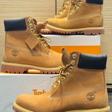 Classic yellow work boots: a versatile all-season essential