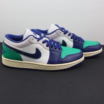 Low-Top Basketball Sneakers – White and Blue Classic Court Shoes with Cushioning and Style